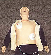 AED電源を入れるレールダル