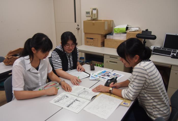 鎌倉女子大学作画研究部作業風景