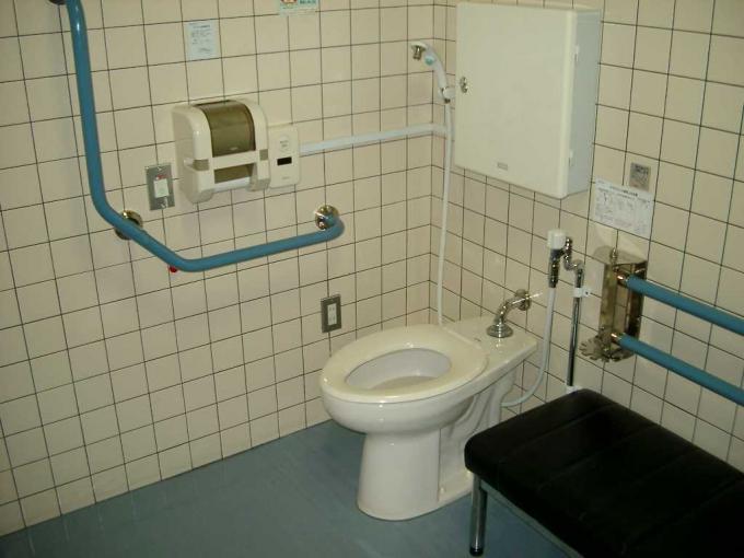 福祉センタートイレ1
