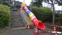 写真:日坂あかね公園すべり台