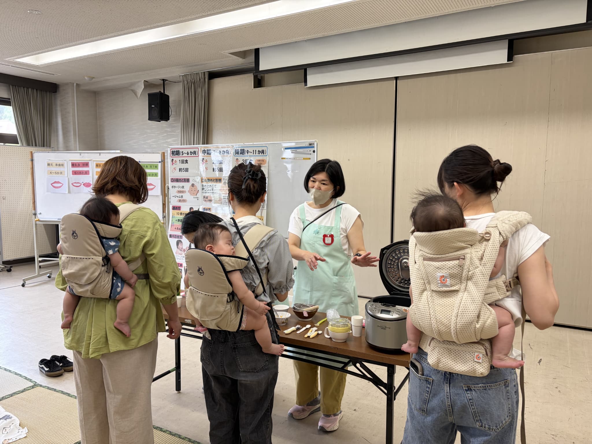 おんぶde離乳食の様子