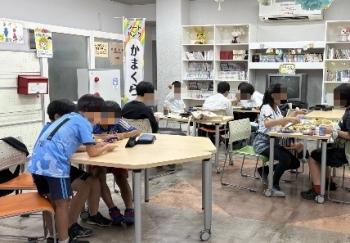 子どもたちでにぎわうロビー