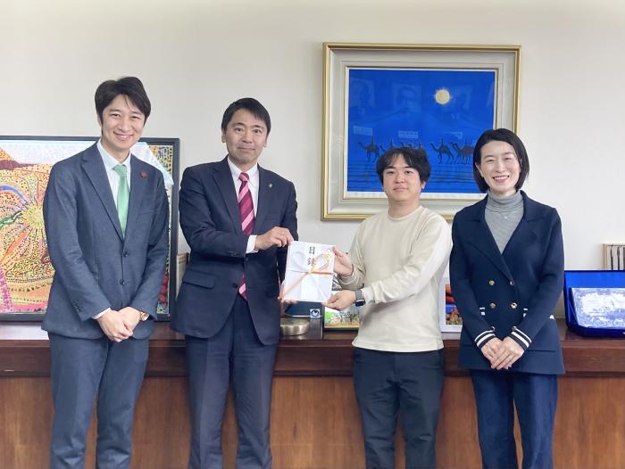 鶴岡様寄贈式写真