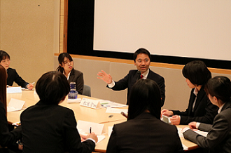 鎌倉市長と鎌倉女子大の皆さん