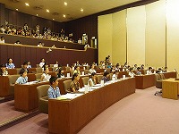 議会当日